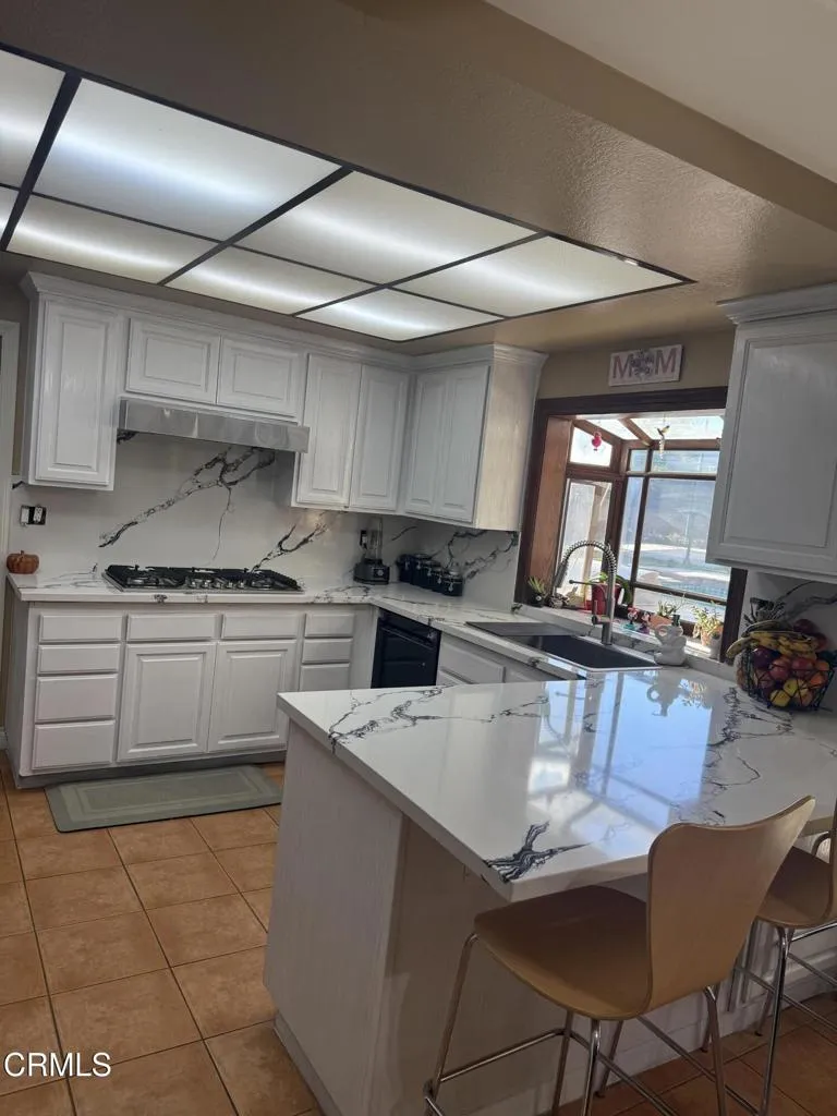 652 Stonebrook Street, Simi Valley, California 93065 home-pic-12